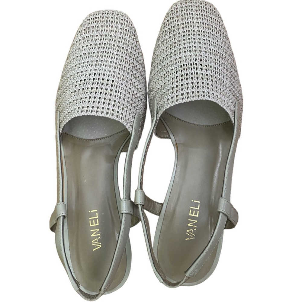 Closed toe, Slip on flats